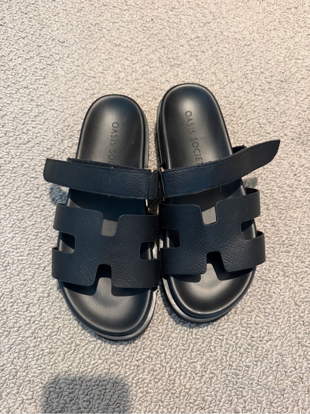 Oasis Society Black Leather Cutout Slide Sandals